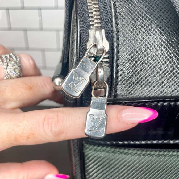 Authentic Louis Vuitton Taimyr Green & Black Tiaga Leather Crossbody Messenger - Picture 11 of 14